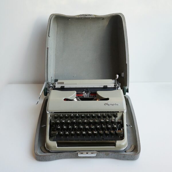 Olympia sm2 typewriter