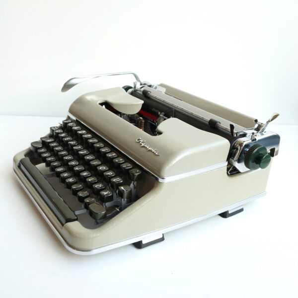 Olympia sm2 typewriter