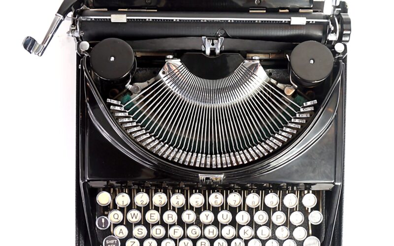 Olivetti Rapida ICO Typewriter