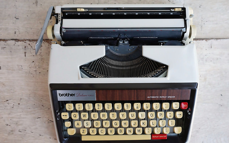 Retro Brother Deluxe Typewriter