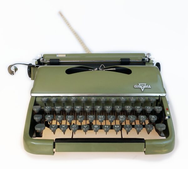 Groma Modell T typewriter