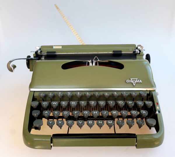 Groma Modell T typewriter