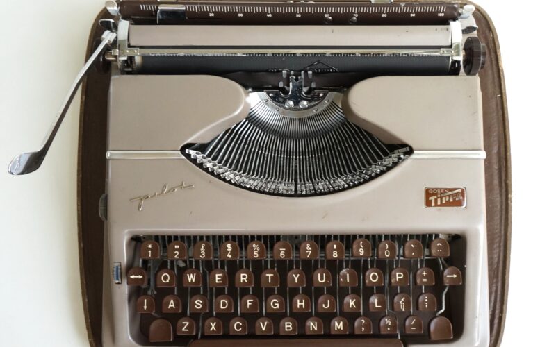 Gossen Tippa Pilot Typewriter