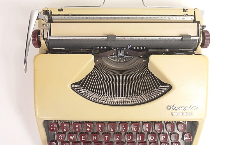 Olympia Splendid 33 Typewriter