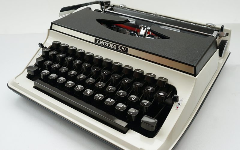 Retro 1970s Lectra Typewriter