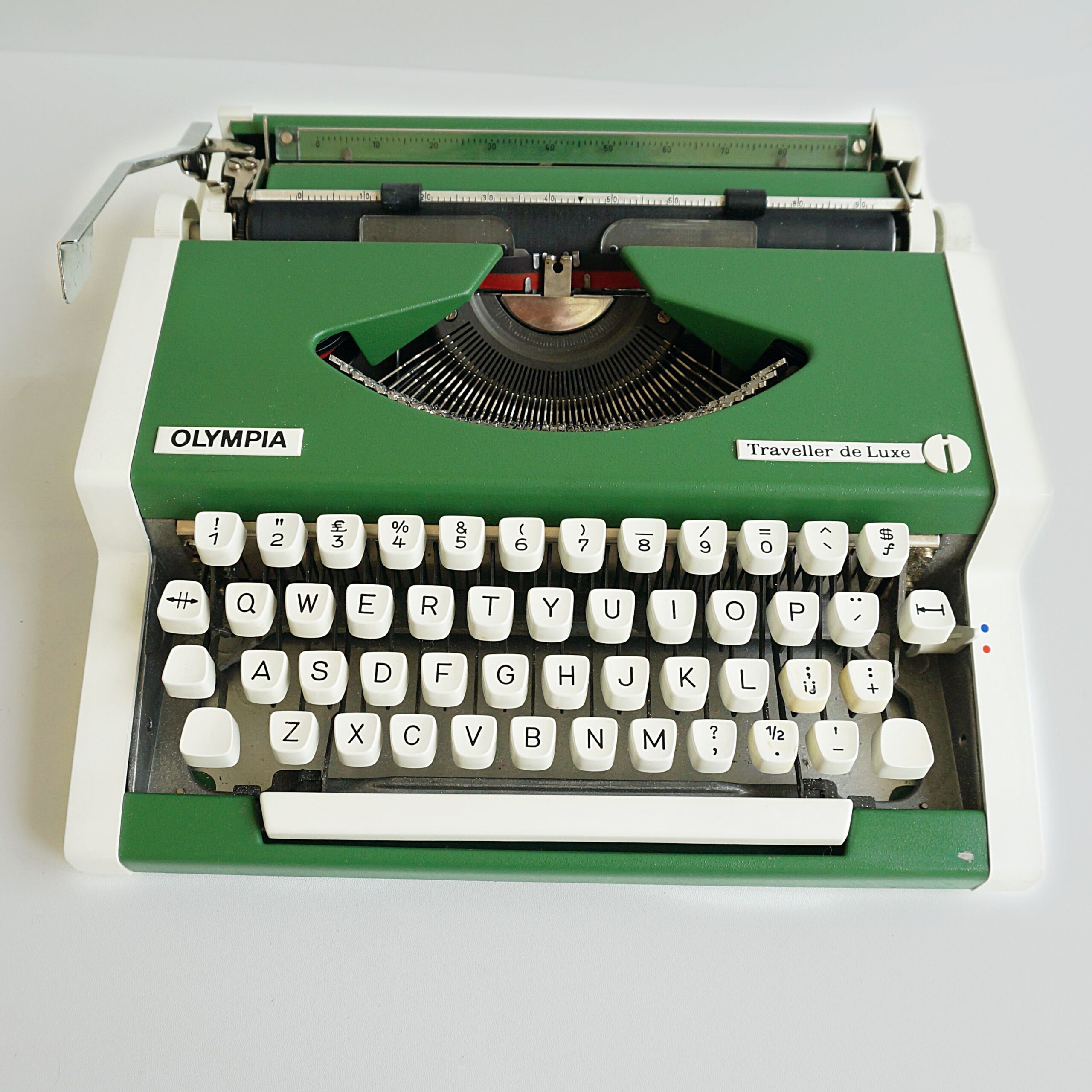 olympia traveller de luxe s typewriter