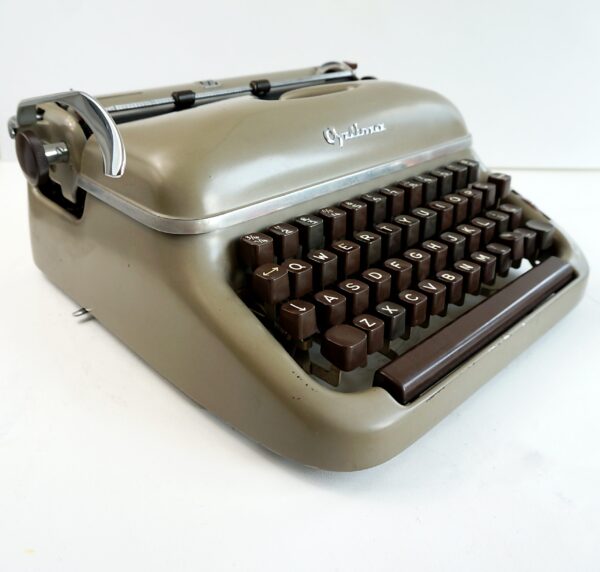 Optima Elite Typewriter