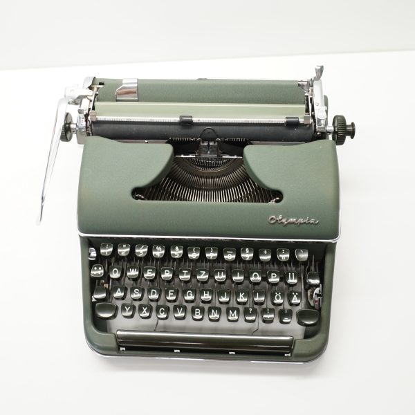 Olympia SM3 typewriter 1958 Green