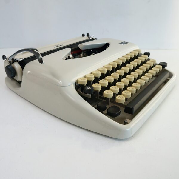 Adler tippa typewriter
