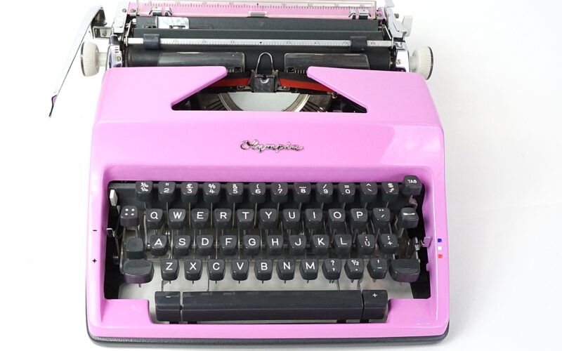 Pink Typewriter, Olympia SM 9