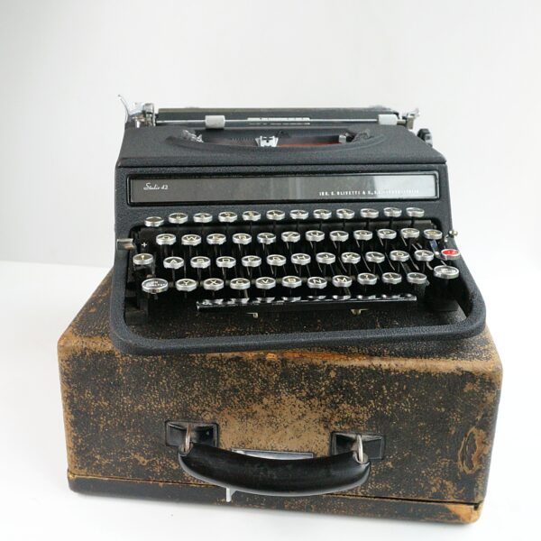 Olivetti Studio 42 typewriter