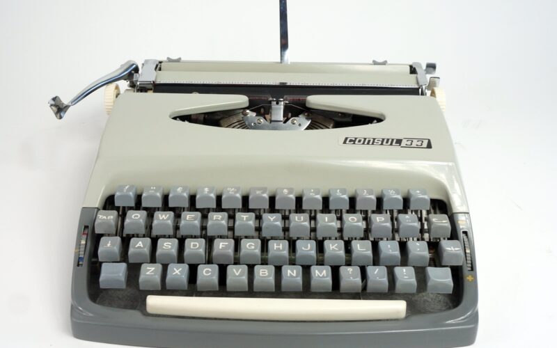 Consul 33 Typewriter