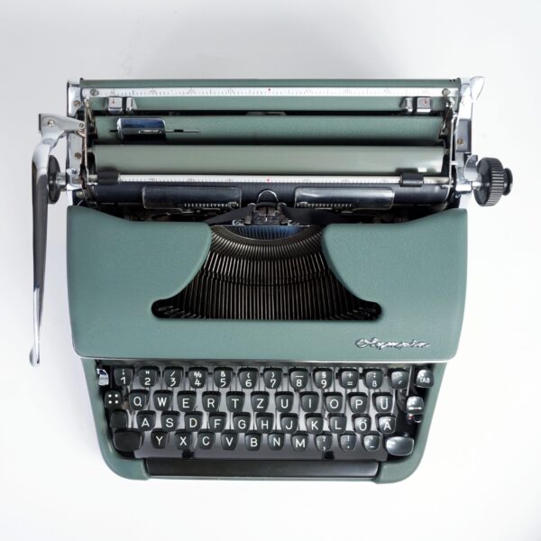 Olympia sm3 typewriter