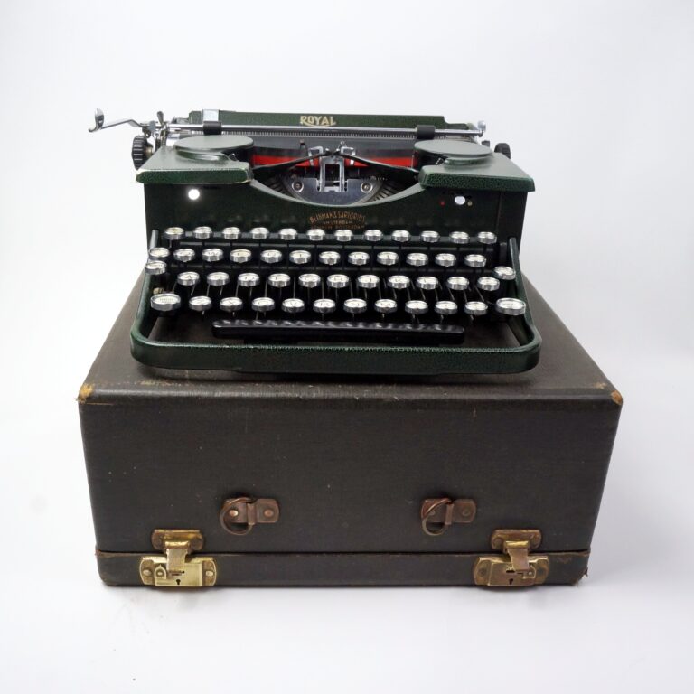 Green Royal Portable Typewriter For Sale My Cup Of Retro Typewriters