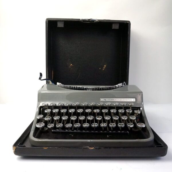 Olivetti MP1 Invicta typewriter and case