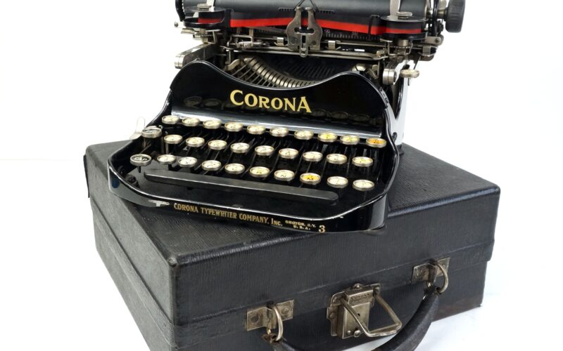 Corona 3 Typewriter, Folding 3-Bank Typewriter 1920