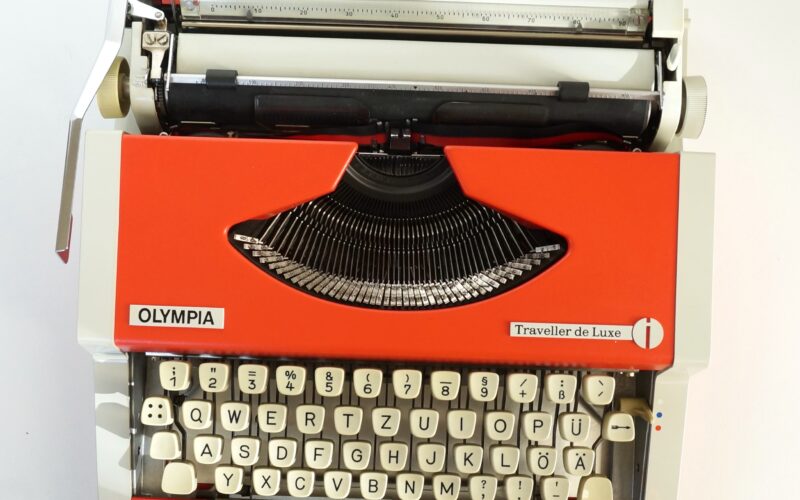 Olympia Traveller deLuxe Portable Typewriter