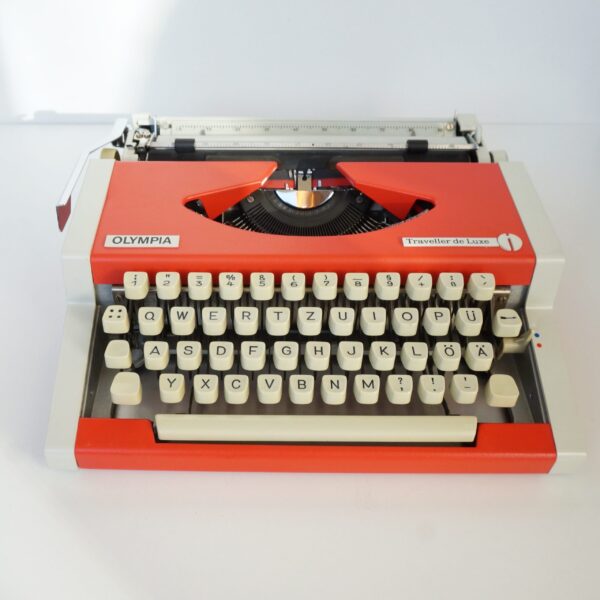 Olympia traveller deluxe typewriter orange