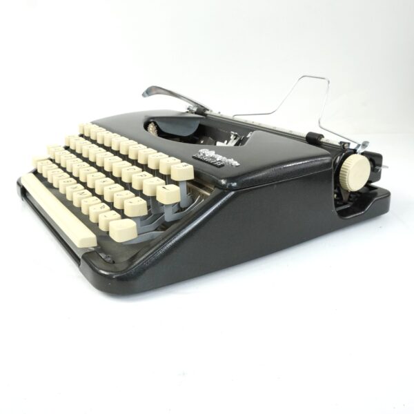 Olympia Splendid 33 typewriter