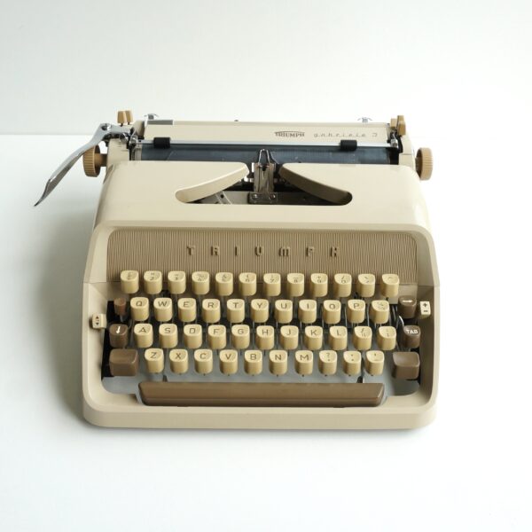 triumph gabriele 3 typewriter
