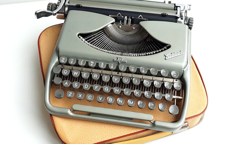 Kolibri Groma Typewriter and Case