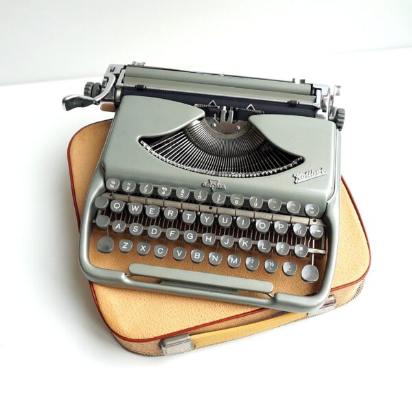 kolibri groma typewriter