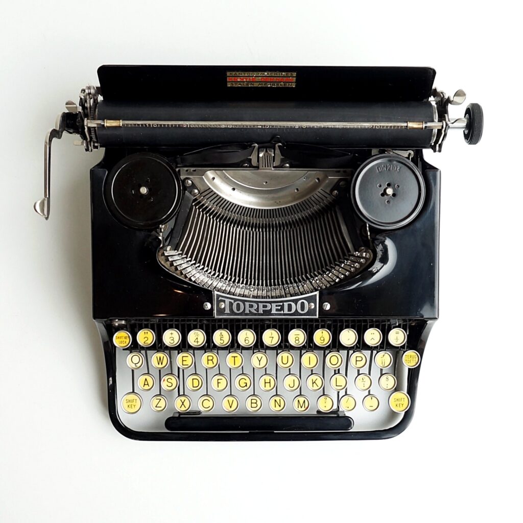 Black Torpedo Model 17 typewriter from 1934 with Dutch keyboard