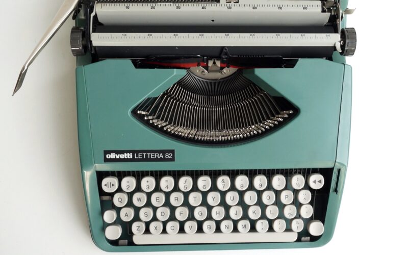 Olivetti Lettera 82 Typewriter