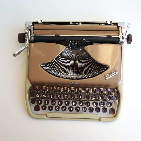 Groma Kolibri typewriter