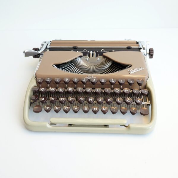 Groma Kolibri typewriter
