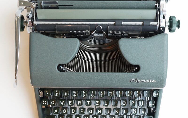 Olympia SM4 Typewriter QWERTZ