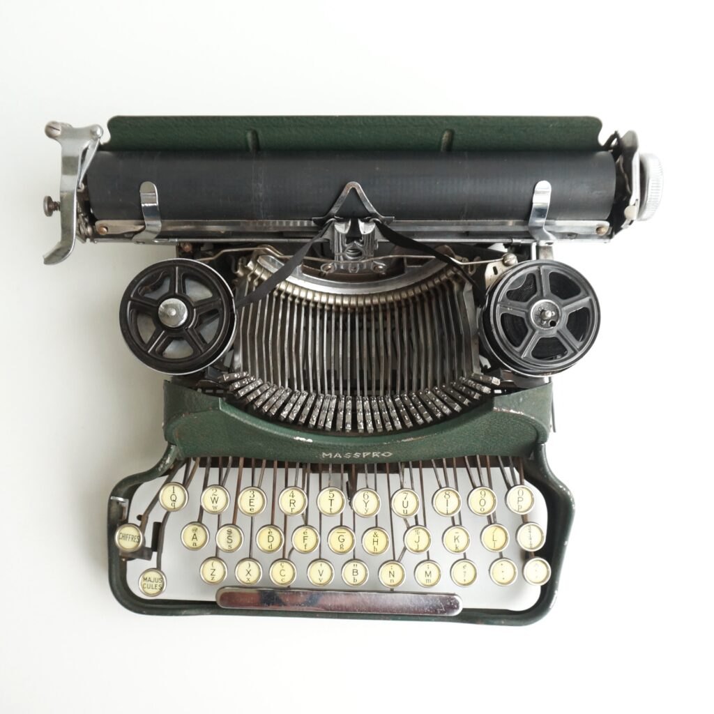 Three-row keyboard on a 1932 Masspro typewriter