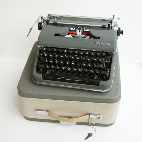 Olympia sm4 typewriter