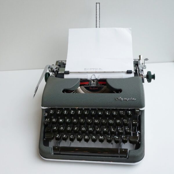 Olympia sm4 typewriter
