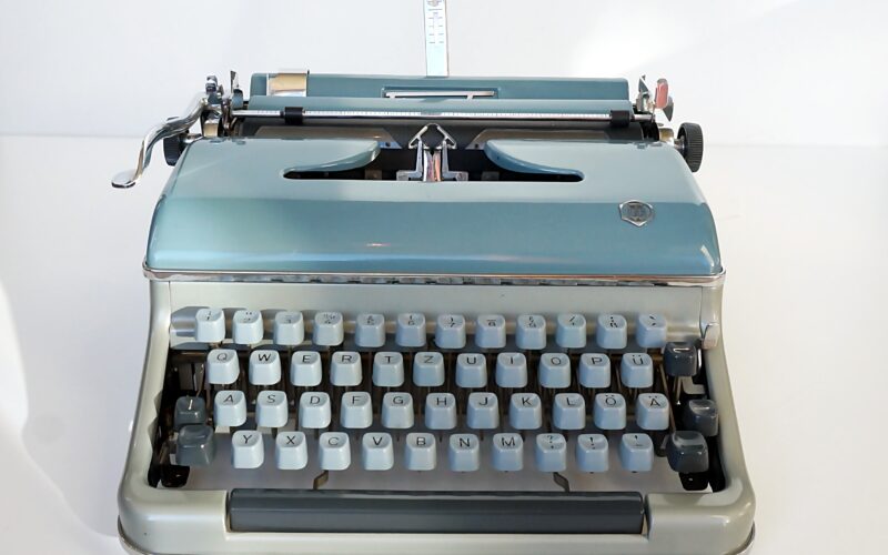 Torpedo Deluxe Typewriter 1957