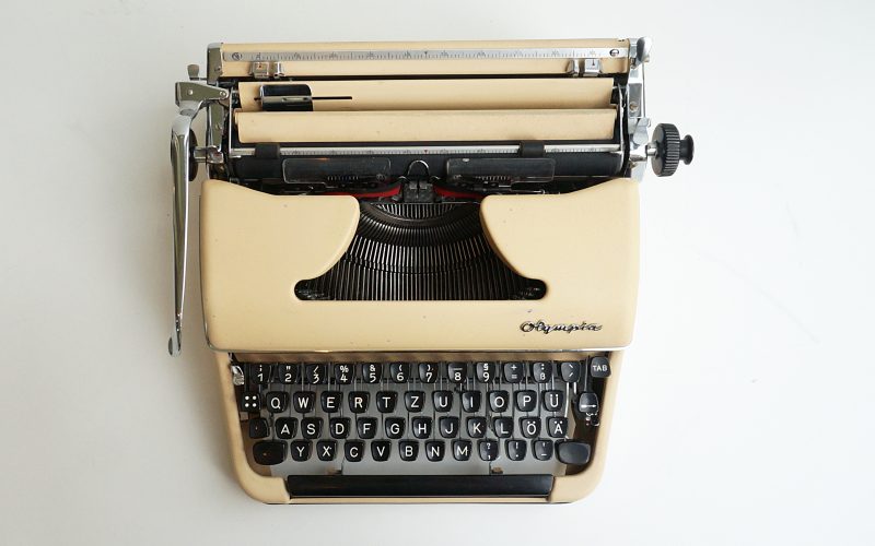 1957 Olympia SM3 Typewriter – Sand Color