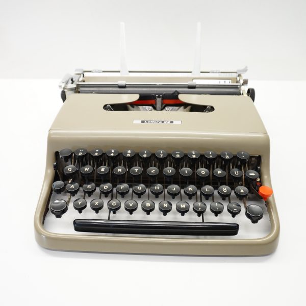 Lettera 22 Typewriter - Olivetti