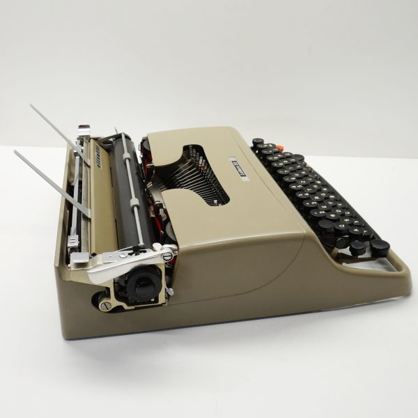 Lettera 22 Typewriter - Olivetti