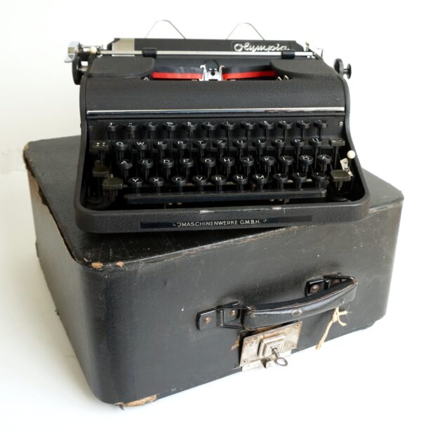 Olympia sm1 typewriter